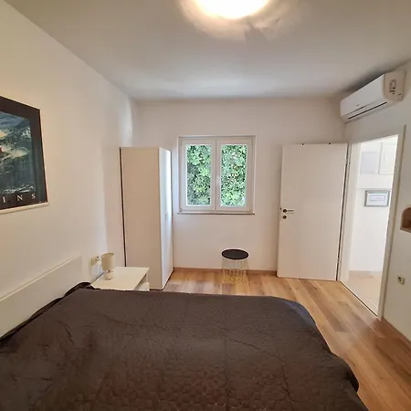 Pin Apartment *