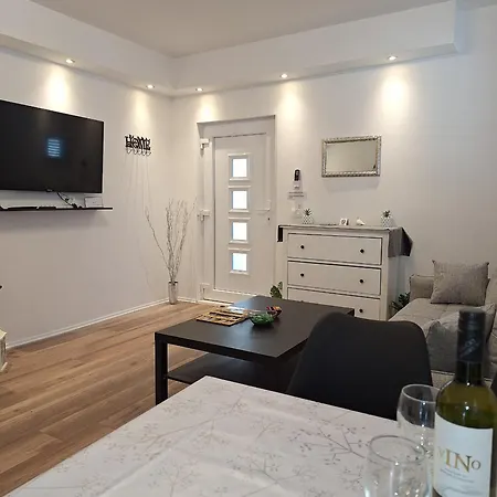 Pin Apartment *