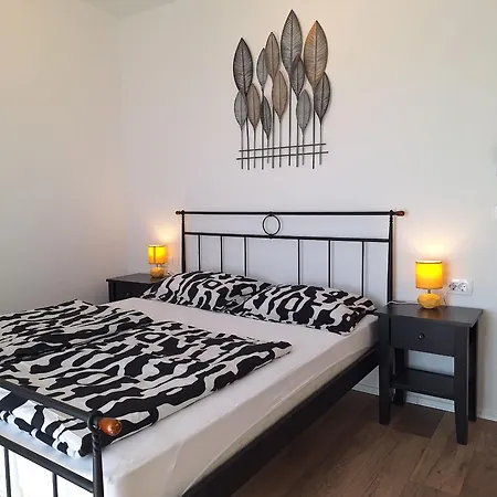Pin Apartment *