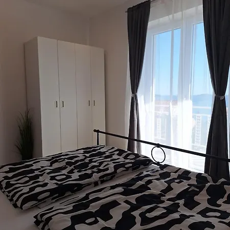 Apartment Pin Mlini